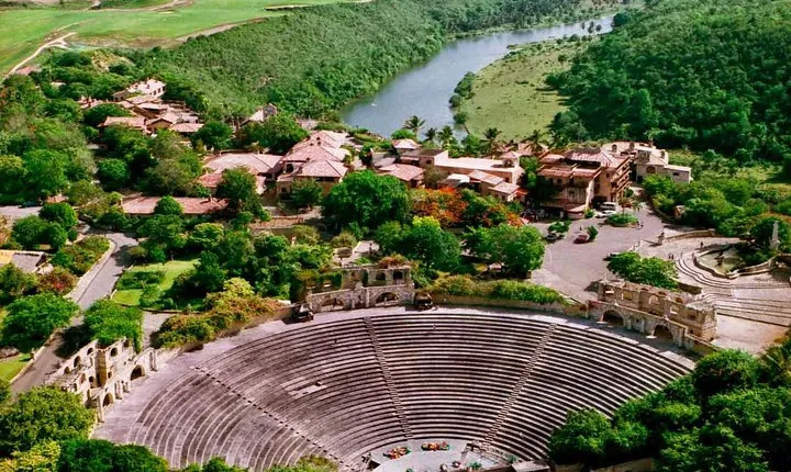 Catalina VIP and Altos De Chavon Full-Day Tour