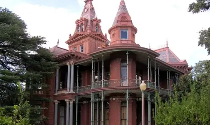 The Madam's Curse Walking Ghost Tour