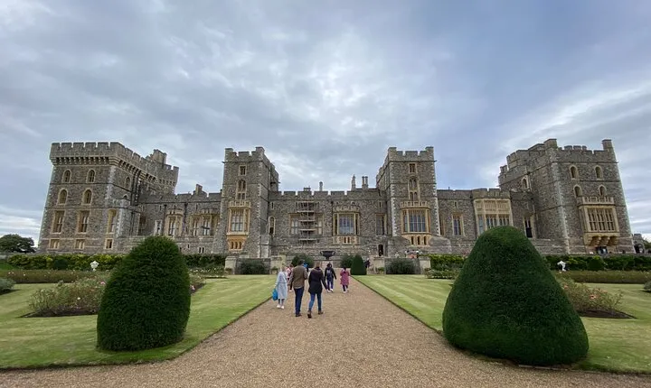 Private Windsor Castle, Stonehenge, The City of Bath Day Tour