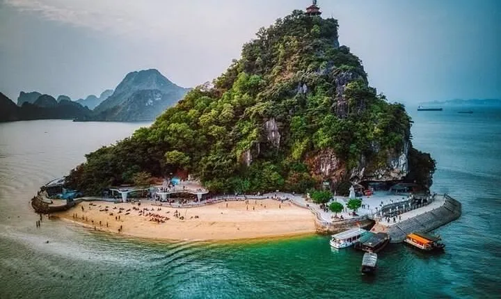 Halong Bay Full Day Trip: Kayaking,Swimming,Hiking,Cave Exploring