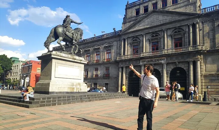 Private Tour in Mexico City with an Award Winning Author