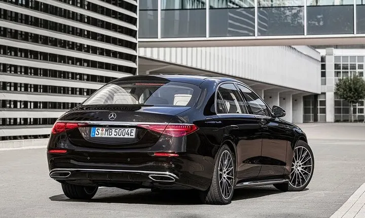 Private Luxury Car Transfer from Paris City to Disneyland Paris