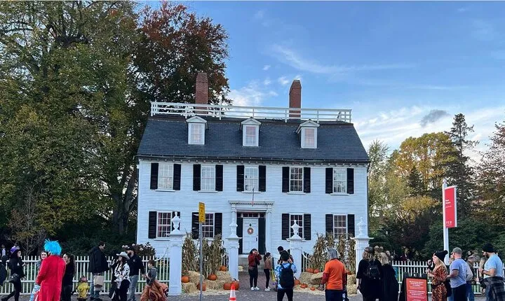 Salem Movie Magic Tour: Hocus Pocus and Bewitched locations