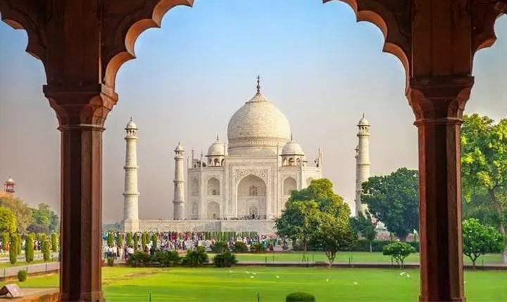 Private Tour from Delhi to Agra by Luxury Super Fast Train