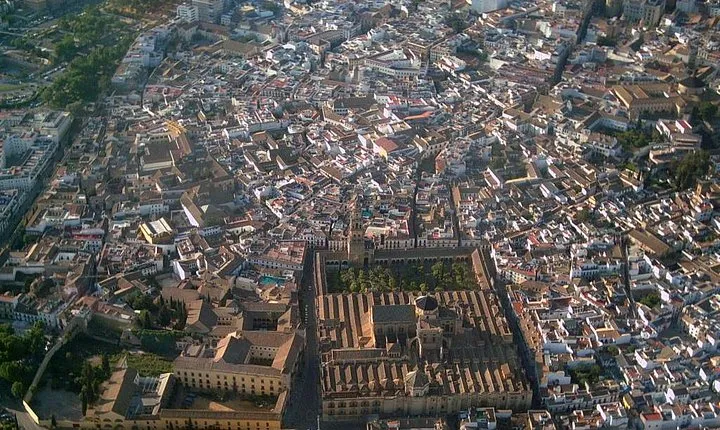 Private 3-hour Walking Tour of Cordoba with official tour guide
