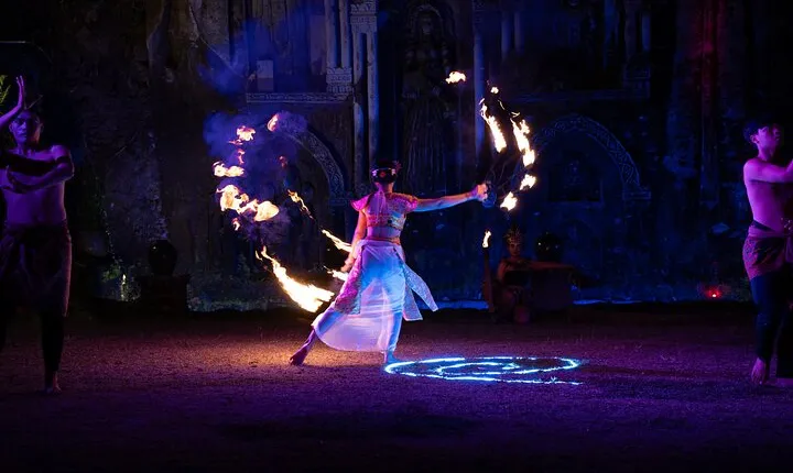 Ubud: Dance Show + Dinner at Lost City - Story of Humanity