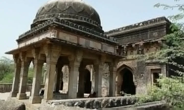 3-Hour Mehrauli Archaeological Park Ruins Walking Tour Delhi