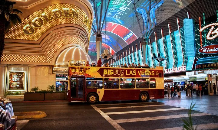 Las Vegas After Dark: Adult-only Night Tour with Free Drink