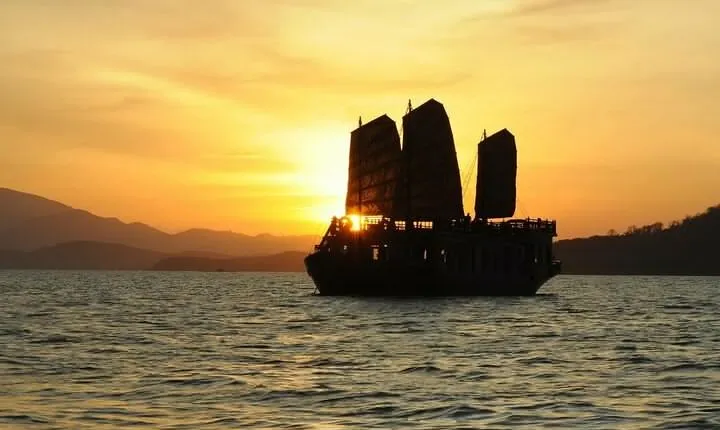 Cruise on Nha Trang Bay by night tour