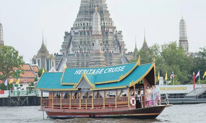 Heritage Cruise and Wat Arun Instagram Photo Experience