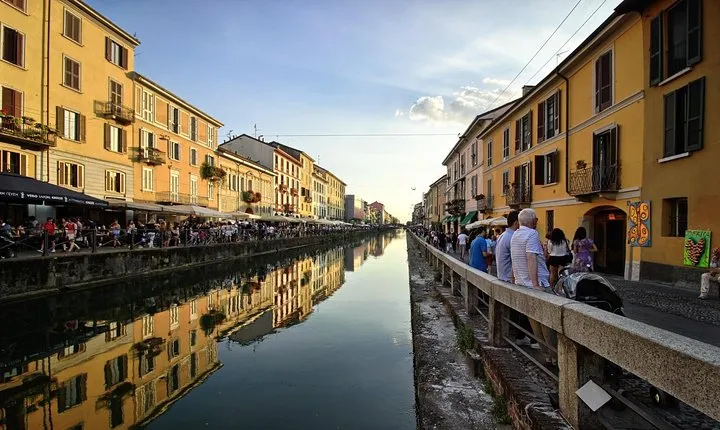 Navigli guided walking experience