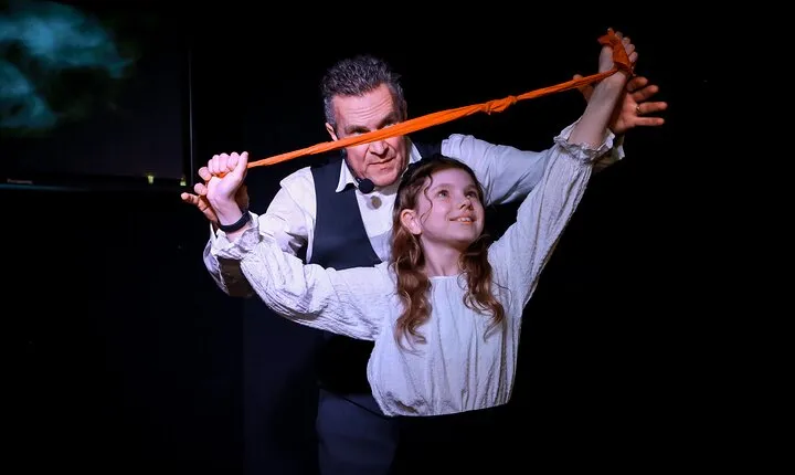 90 Minute Family Close-Up Magic and illusionism Show in Blackpool