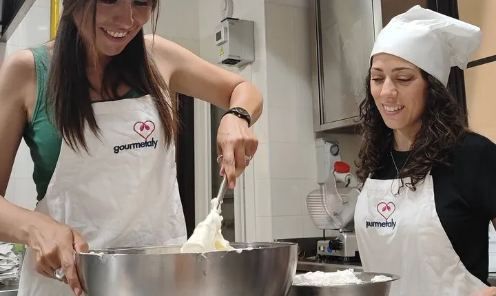 Rome Trastevere: Tiramisù & Gelato class with Savoiardo Baking