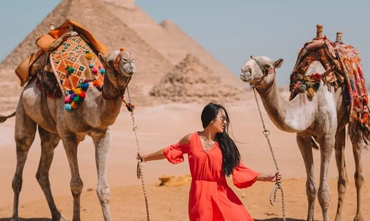 4 -hours Giza Pyramids Tours , Sphinx , lunch and Camel Riding