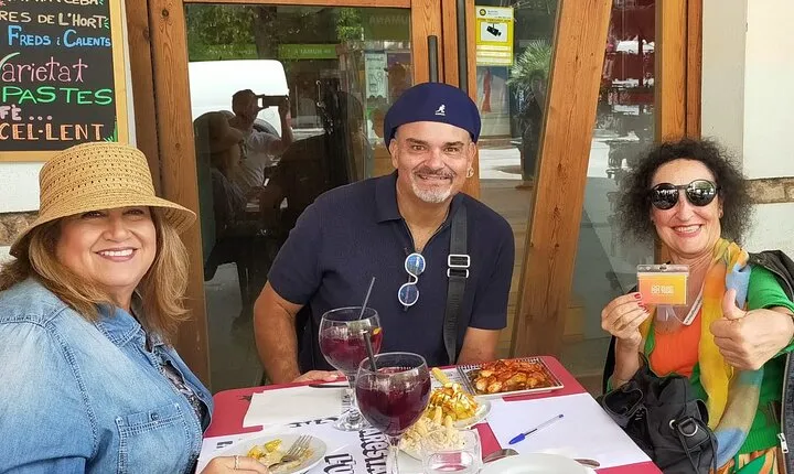 Barcelona Art and Tapas Small Group Walking Tour with Picasso Museum