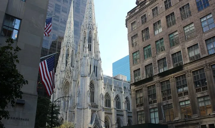 Walking Tour in 42nd Street from the East Side to the West Side