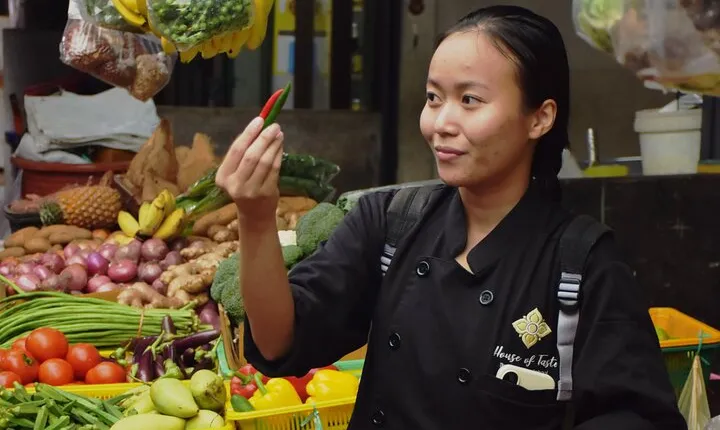 Hands-on Thai Cooking Class & Market Tour in Sukhumvit