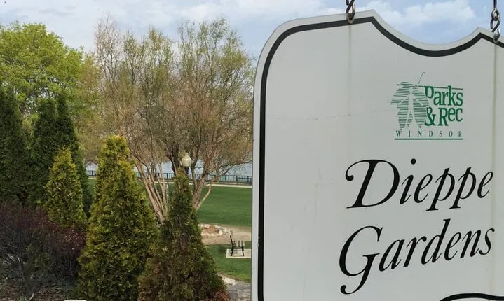 Private Scenic Riverside and Nature Walking Tour in Windsor