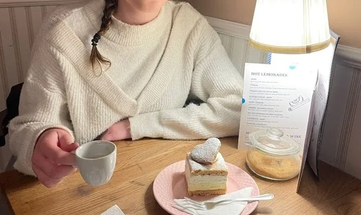 Bratislava: Old Town Cake Tasting Experience