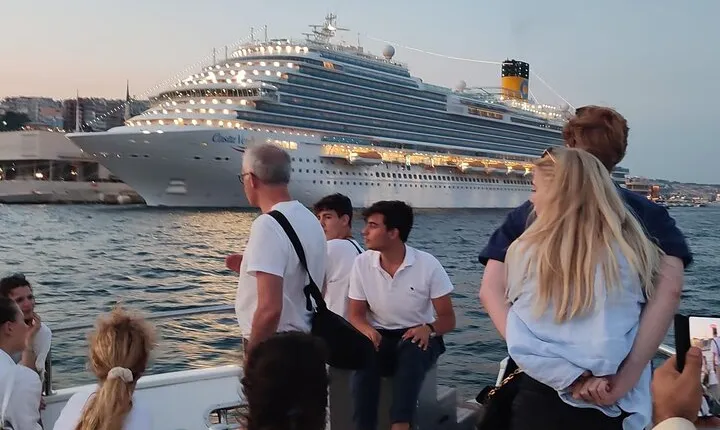 Istanbul Bosphorus Boat Cruise Tour ( MORNİNG or SUNSET )