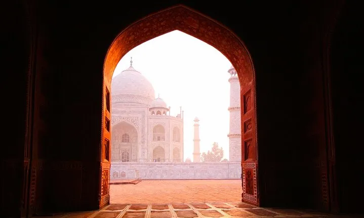 Private Agra Taj Mahal Tour From Delhi By Car