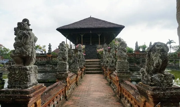 Private Tours East Of Bali Kertagosa And Goa Lawah Temple