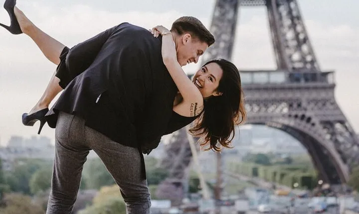 Romantic VIP Photoshoot in Paris with Champagne & Private Transfers