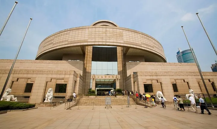 Private tour by metro with Shanghai Museum, Shanghai Tower and Qibao Old Town