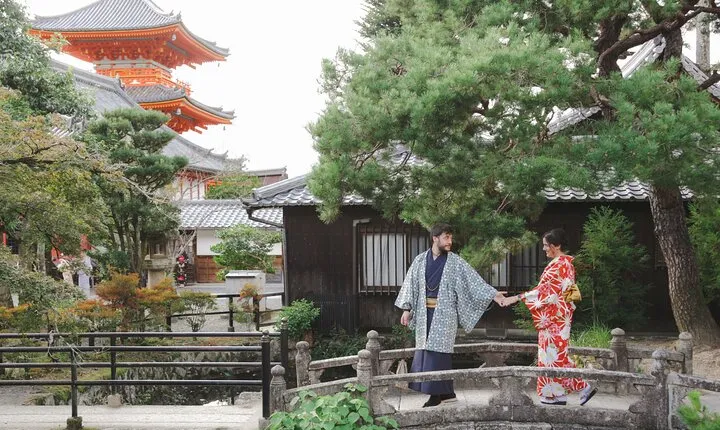  Photo Shoot with a Private Vacation Photographer in KYOTO, JAPAN