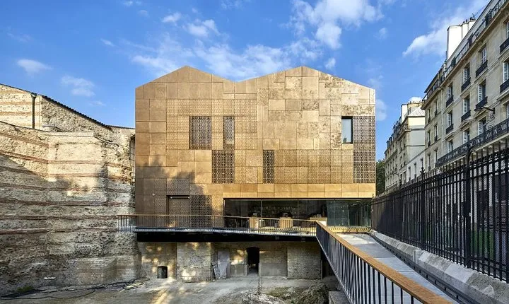The Medieval & Romain (Marais & latino quarter)