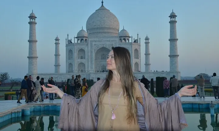 Taj Mahal Day Trip by Car From Delhi