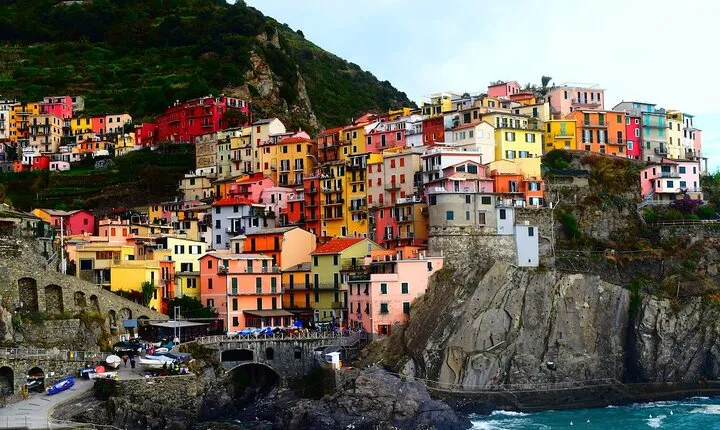 Cinque Terre full day tour with official tour guide