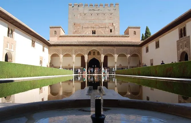 Alhambra and Generalife Private Guide, without tickets