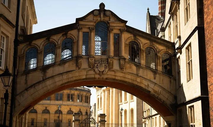 Private | Alumni-led Walking Tour w/opt New College