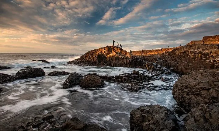 Dublin: Giants Causeway, Dunluce Castle ,Dark Hedges and Belfast