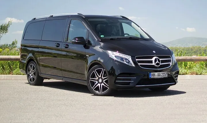 Private Transfer from Paris City to Disneyland Paris by MiniVan