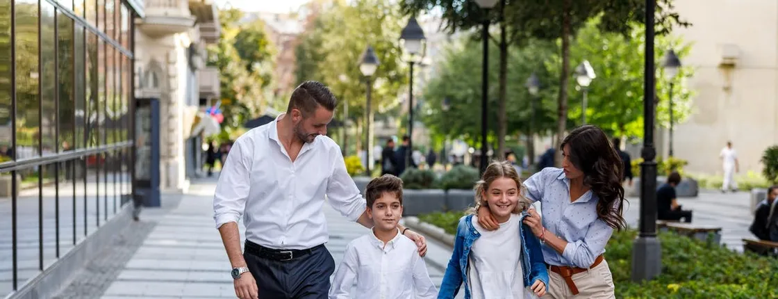 Family walking tour in The Hague with a local guide