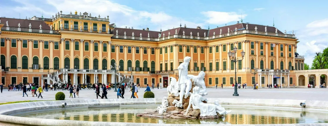 Skip-the-Line Schönbrunn Palace and Gardens with Guide in French