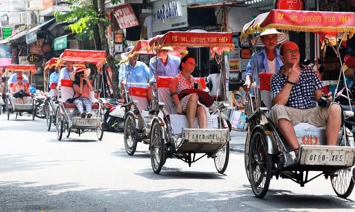 Hue Evening Food Tour by Cyclo