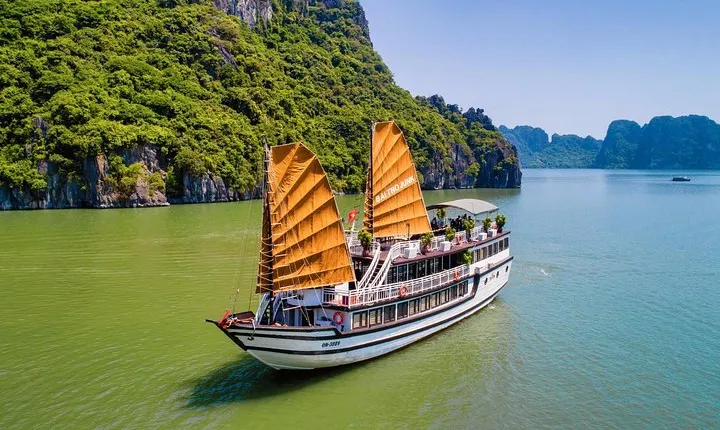 Bai Tu Long bay Boutique Cruise 2D/1N: Kayaking & swimming at pristine places