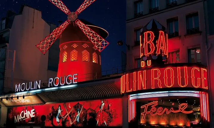 Montmartre Tour with Cabaret Show and Dinner SEMI PRIVATE