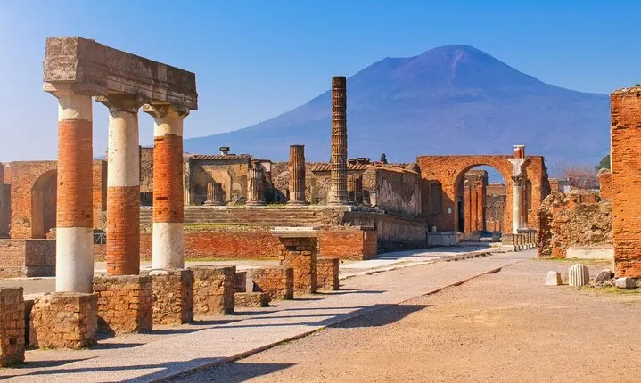 POMPEI Half Day TOUR - Departure from NAPLES Centre (TICKET INCLUDED)