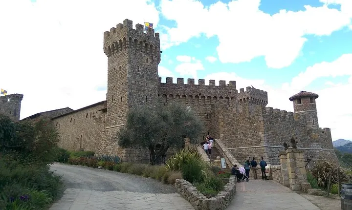 6-Hour Private Wine Tasting Tour with a Sample Stops
