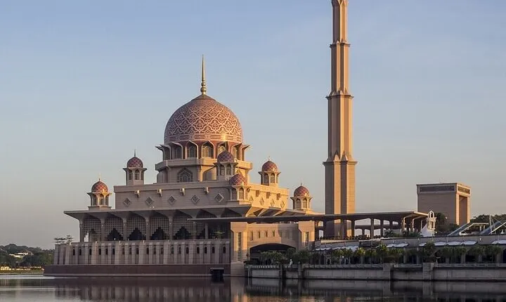 Kuala Lumpur Airport Transit Tour at Putrajaya