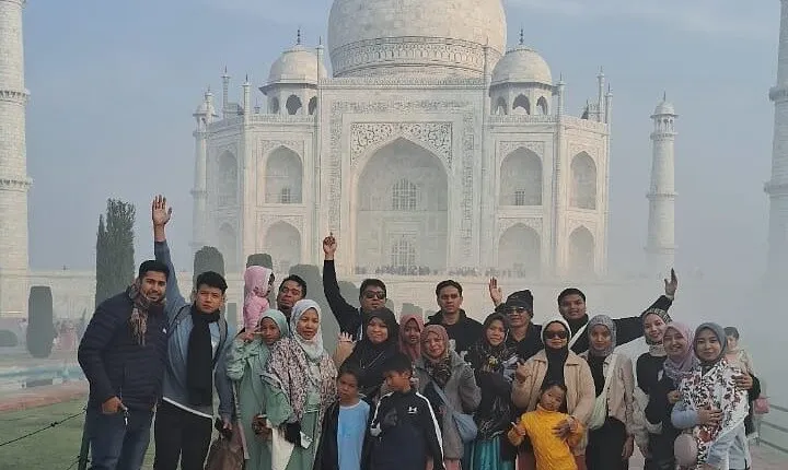 Same Day Agra From Delhi By AC Car