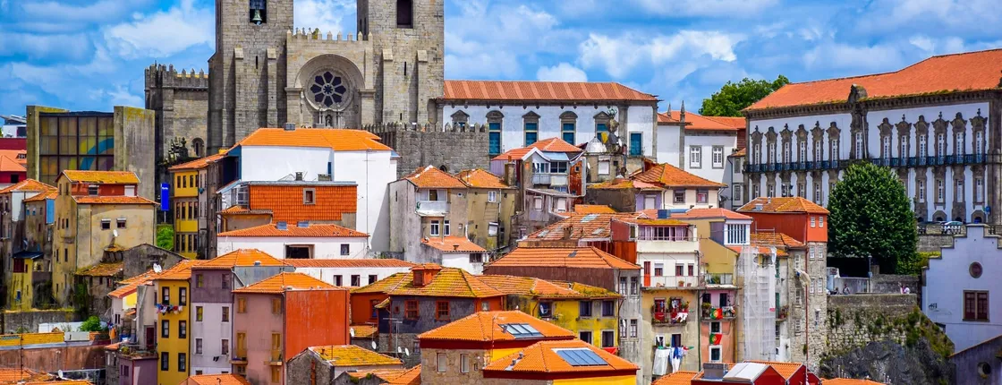 Porto tour by tuk-tuk and port wine cellar guided tour with tastings