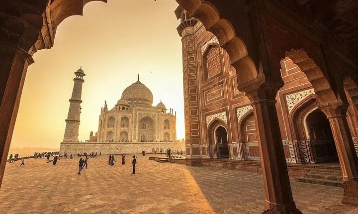 Private Same Day Taj Mahal, Agra Fort and Fatehpur Sikri Tour From Delhi by Car