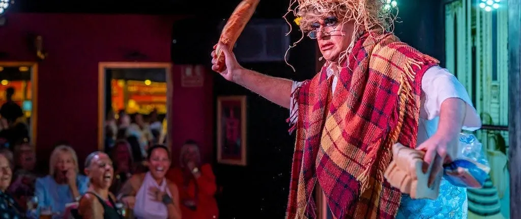 Music Hall Tavern with Transfer