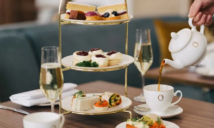 Buckingham Palace, St James Palace & Tea at Kensington Palace