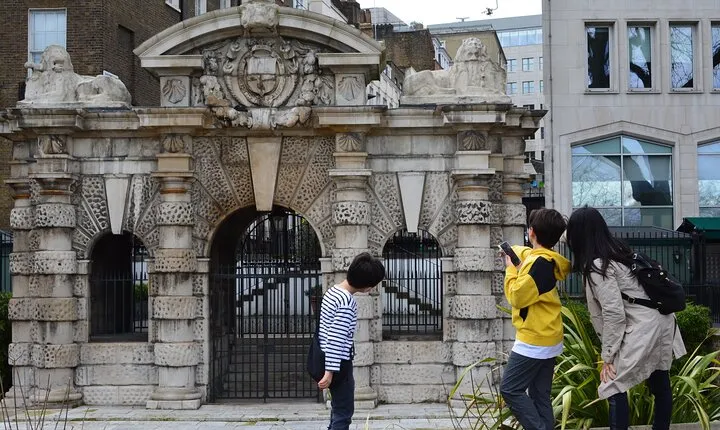 Latin Quarter Self Guided Tour for Kids and Families in English